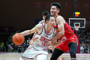 环足奖最佳中东球员候选：C罗领衔，本泽马、坎特在列（环球足球奖中东最佳球员候选出炉：C罗领衔，本泽马、坎特入选）