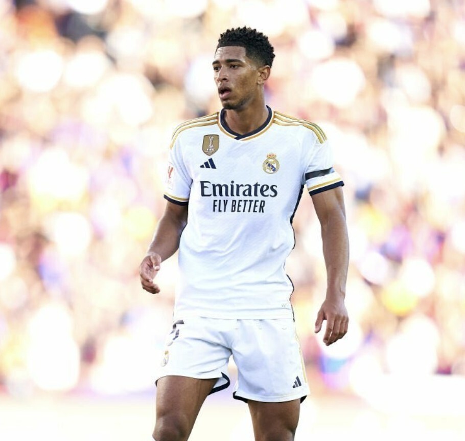 阿姆拉巴特：安东尼不该吃红牌，他并非故意踢对方面部（阿姆拉巴特为安东尼鸣不平：踢中对方面部非故意，红牌判罚不当）