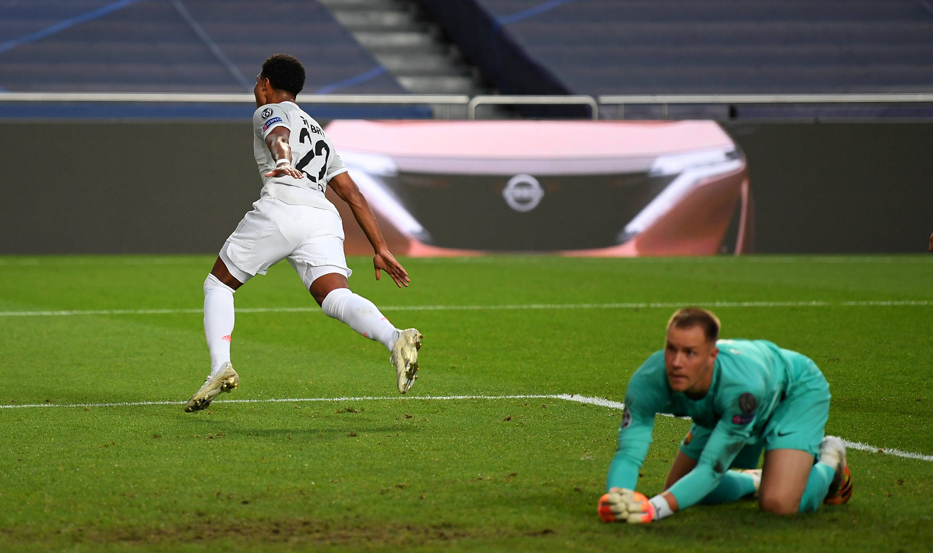 海地总理：球队晋级世界杯点燃了希望之火，让我们向全队致敬（海地总理：球队挺进世界杯燃起希望，向全队致以敬意）