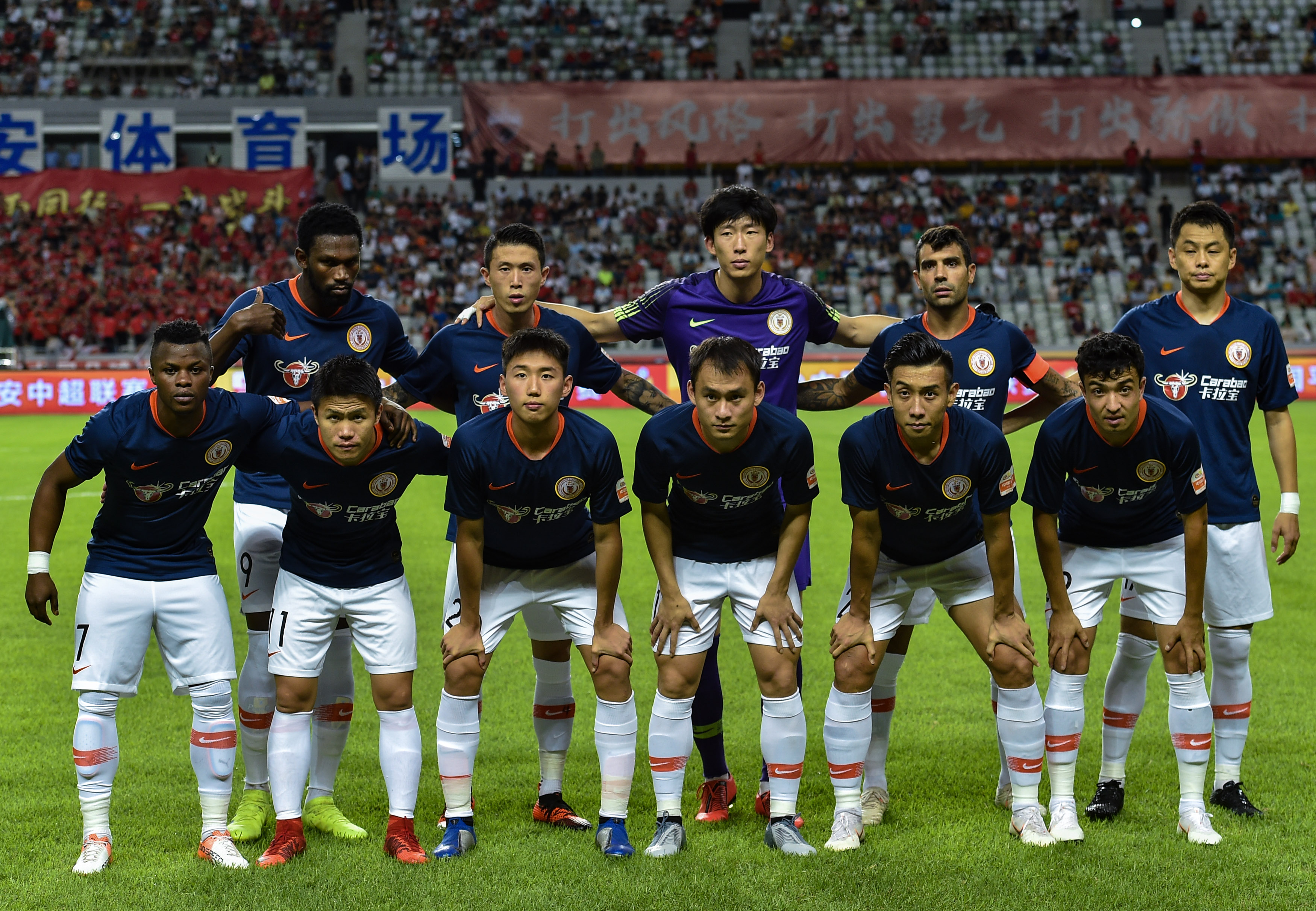 热议国足选帅：本土教练是陪标的；选土帅洋帅都是领导一句话（国足选帅惹热议：本土教练成陪跑，土洋之争终听领导一声令下）