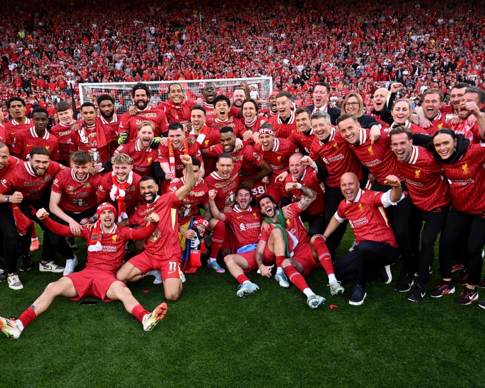 巴萨欧冠大名单：特狮回归，莱万、亚马尔、拉菲尼亚领衔锋线（巴萨出征欧冠名单：特尔施特根复出，莱万、亚马尔、拉菲尼亚坐镇前场）