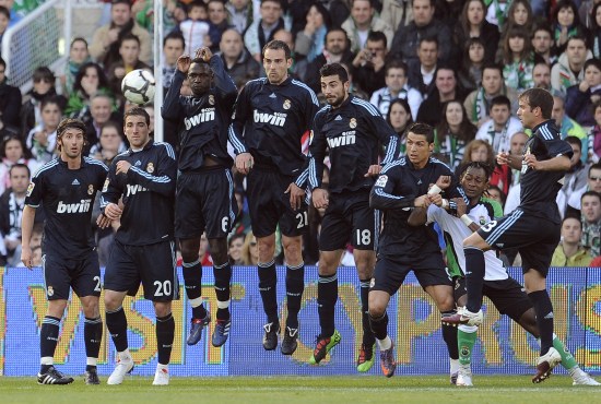 东契奇因个人事务缺席与猛龙队比赛，博主：他孩子将出生（东契奇因私事缺席战猛龙，博主透露其孩子即将出生）